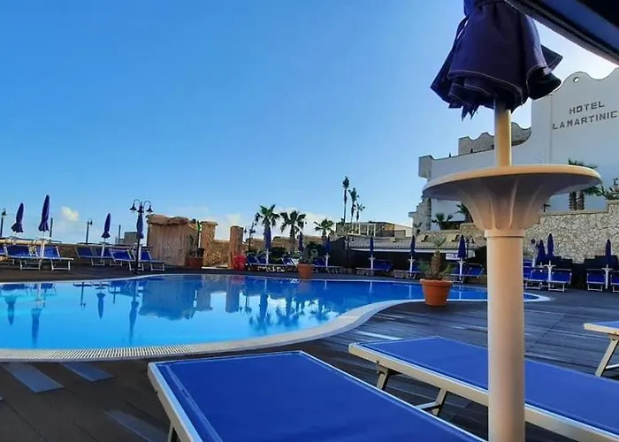 马提尼克酒店 酒店